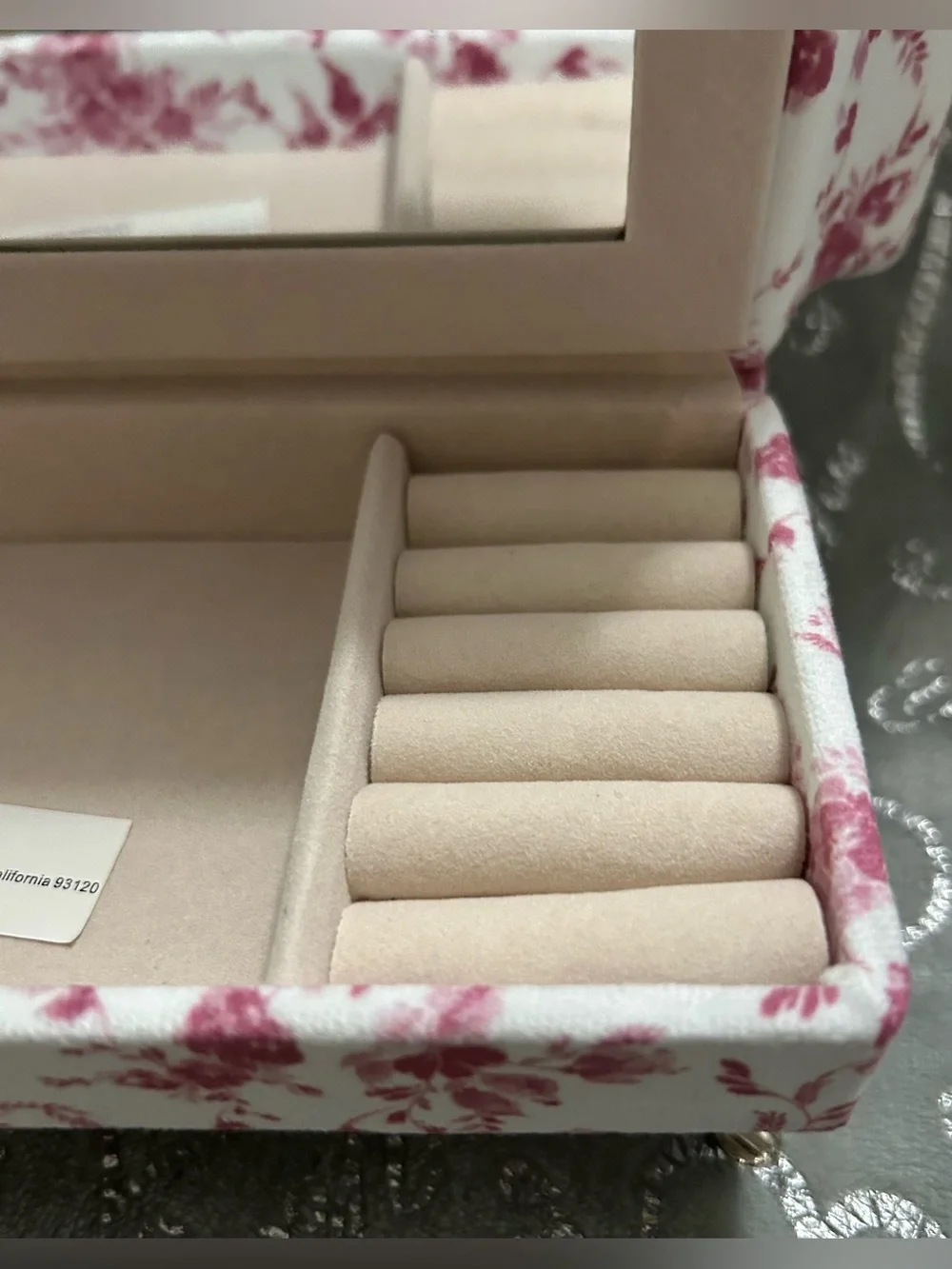 NWT Hilabee, Plush Heart-Pink & White Floral Loveseat Sofa Jewelry Box w/Mirror